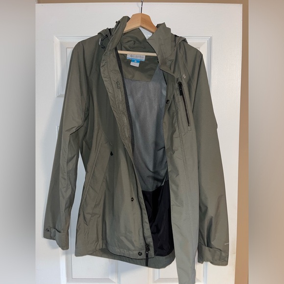 Sage green Columbia rain jacket. Size: Small. Like new - Picture 3 of 6